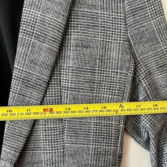 H&M long plaid one button schoolboy blazer women’s size 6 grey neutral office - Picture 11 of 11